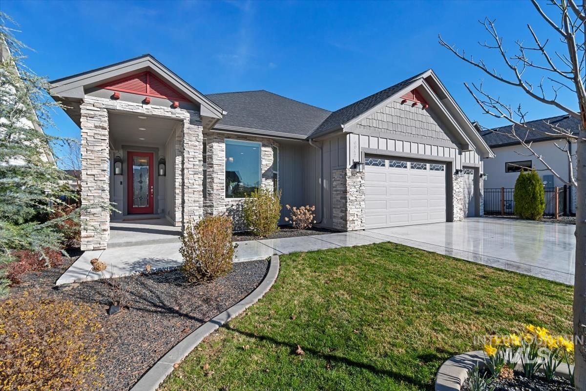 8042 W Decathlon, Eagle, Idaho 83616-7648, 3 Bedrooms, 3.5 Bathrooms, Residential For Sale, Price $769,900,MLS 98978220