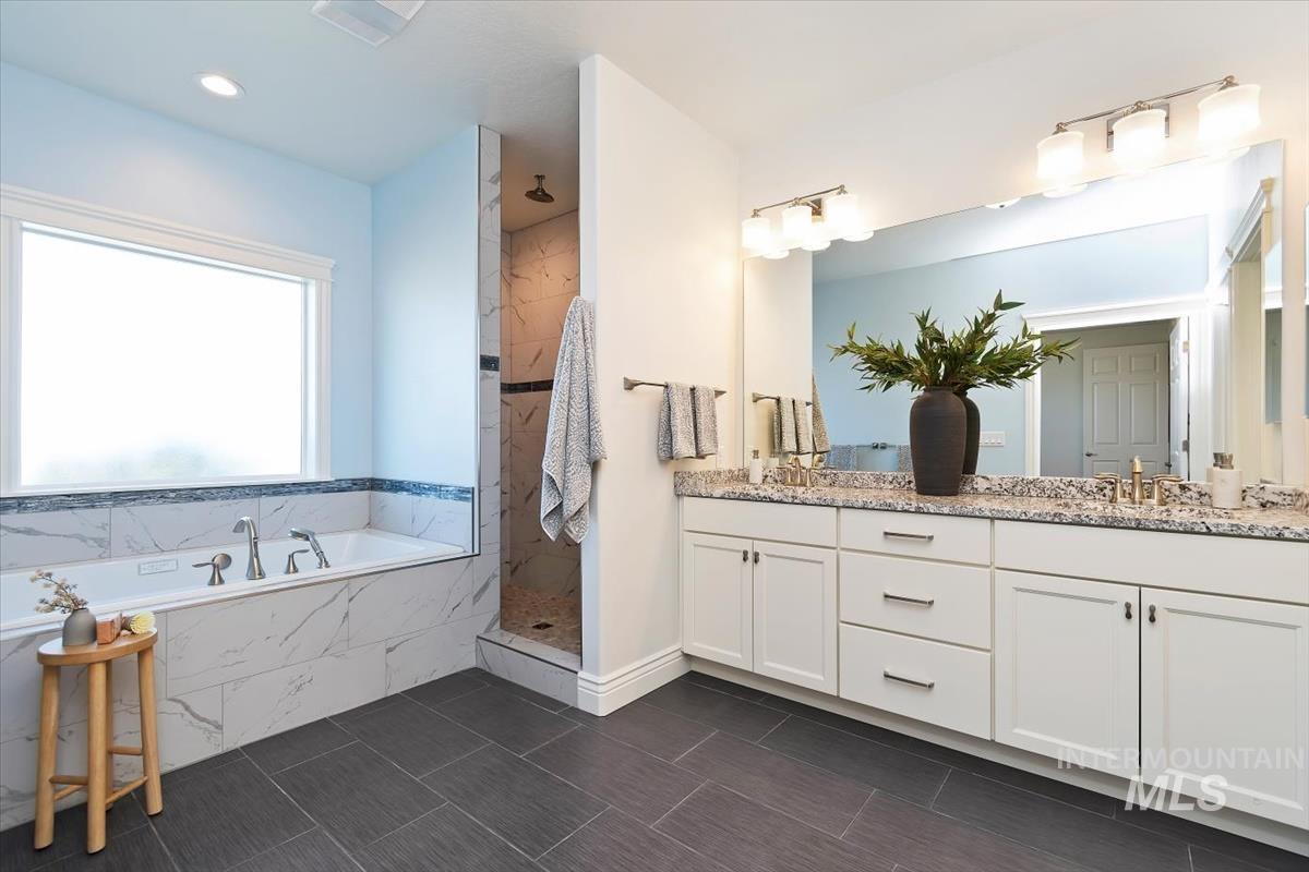 8042 W Decathlon, Eagle, Idaho 83616-7648, 3 Bedrooms, 3.5 Bathrooms, Residential For Sale, Price $769,900,MLS 98978220