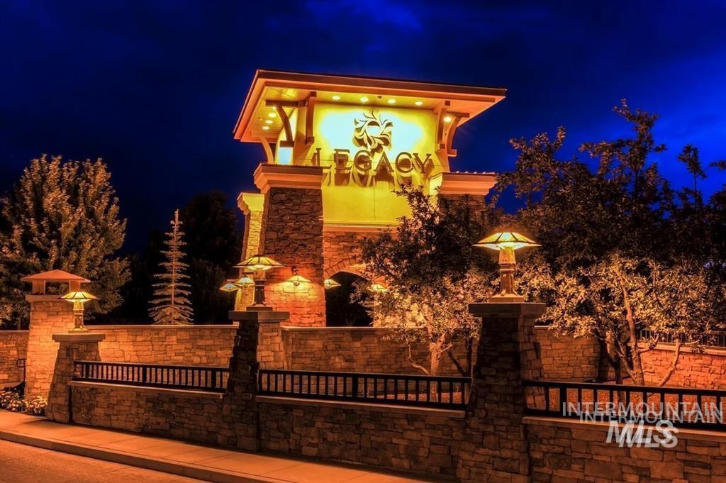 8042 W Decathlon, Eagle, Idaho 83616-7648, 3 Bedrooms, 3.5 Bathrooms, Residential For Sale, Price $799,900,MLS 98978220