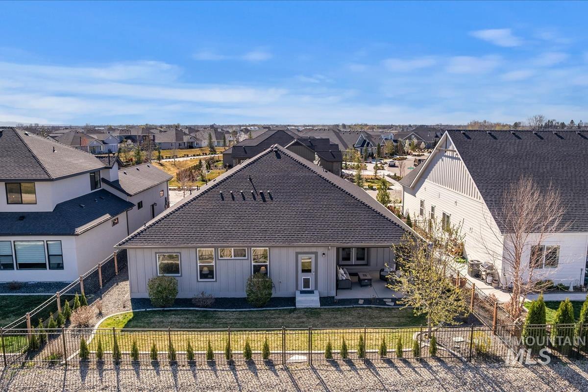 8042 W Decathlon, Eagle, Idaho 83616-7648, 3 Bedrooms, 3.5 Bathrooms, Residential For Sale, Price $769,900,MLS 98978220