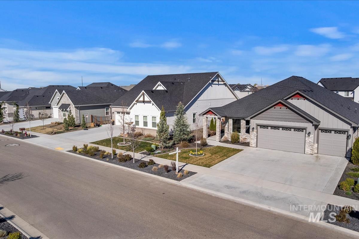 8042 W Decathlon, Eagle, Idaho 83616-7648, 3 Bedrooms, 3.5 Bathrooms, Residential For Sale, Price $769,900,MLS 98978220