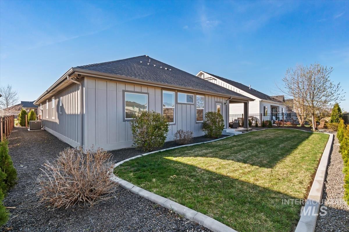 8042 W Decathlon, Eagle, Idaho 83616-7648, 3 Bedrooms, 3.5 Bathrooms, Residential For Sale, Price $769,900,MLS 98978220