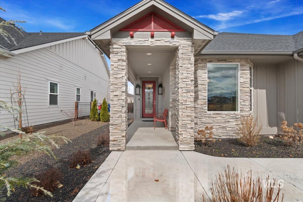 8042 W Decathlon, Eagle, Idaho 83616-7648, 3 Bedrooms, 3.5 Bathrooms, Residential For Sale, Price $769,900,MLS 98978220