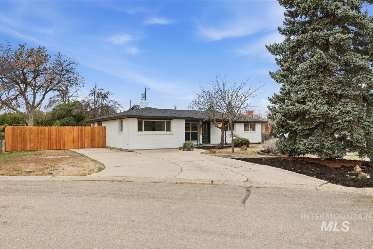 2123 W Lemhi St, Boise, Idaho 83705-4280, 3 Bedrooms, 1.5 Bathrooms, Residential For Sale, Price $549,000, 98978223