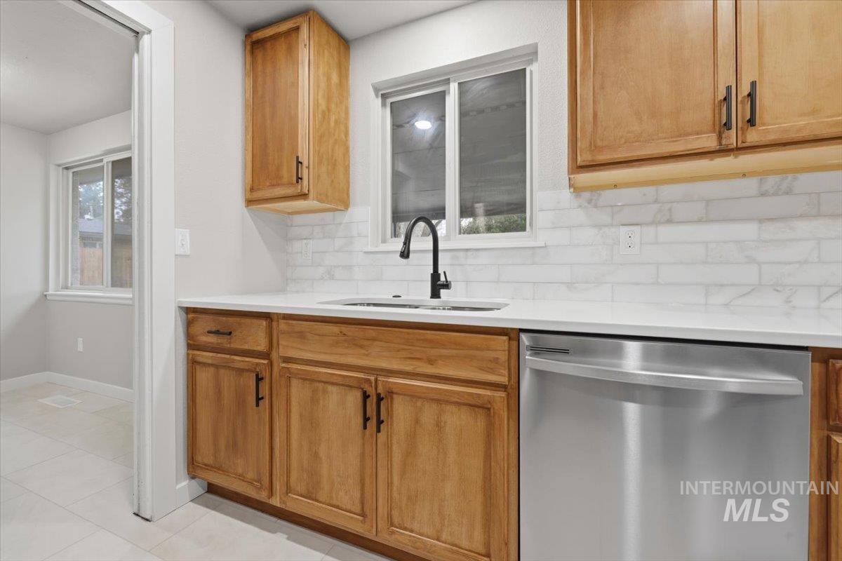 2123 W Lemhi St, Boise, Idaho 83705-4280, 3 Bedrooms, 1.5 Bathrooms, Residential For Sale, Price $549,000, 98978223