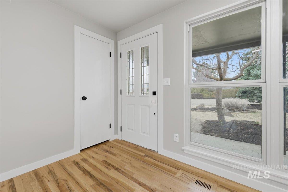 2123 W Lemhi St, Boise, Idaho 83705-4280, 3 Bedrooms, 1.5 Bathrooms, Residential For Sale, Price $549,000, 98978223