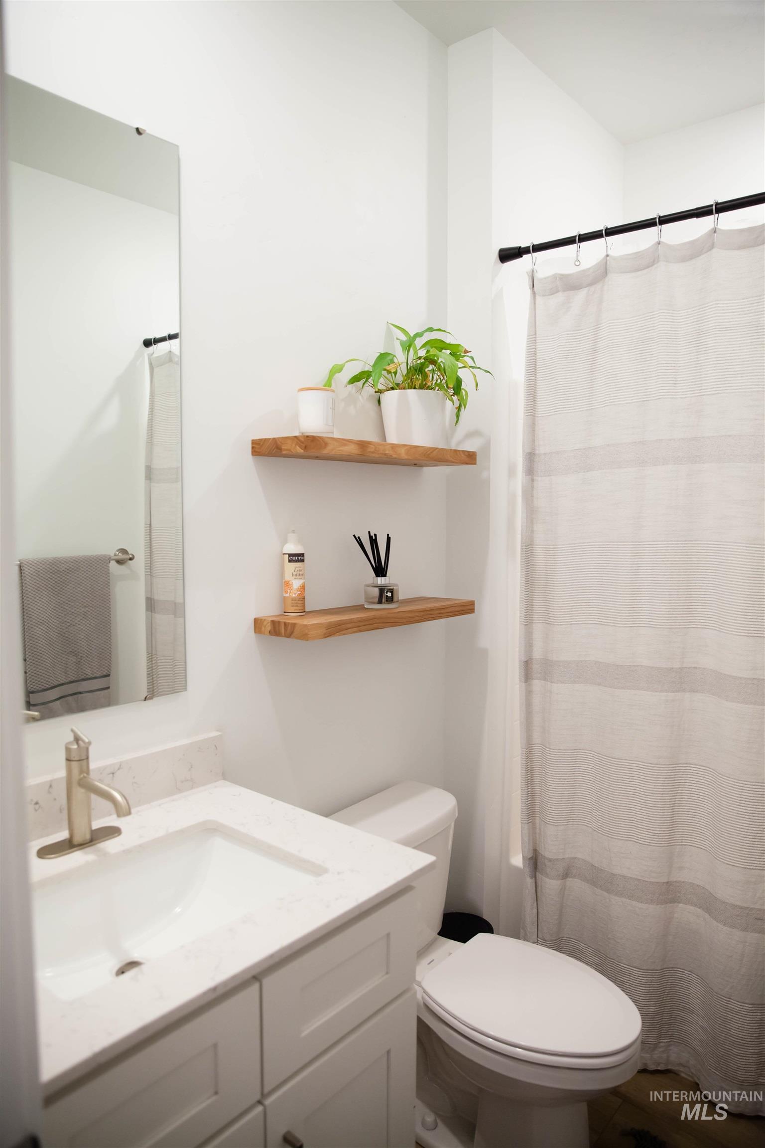 151 Insight Ct., Middleton, Idaho 83644, 5 Bedrooms, 3 Bathrooms, Residential For Sale, Price $627,500,MLS 98978225