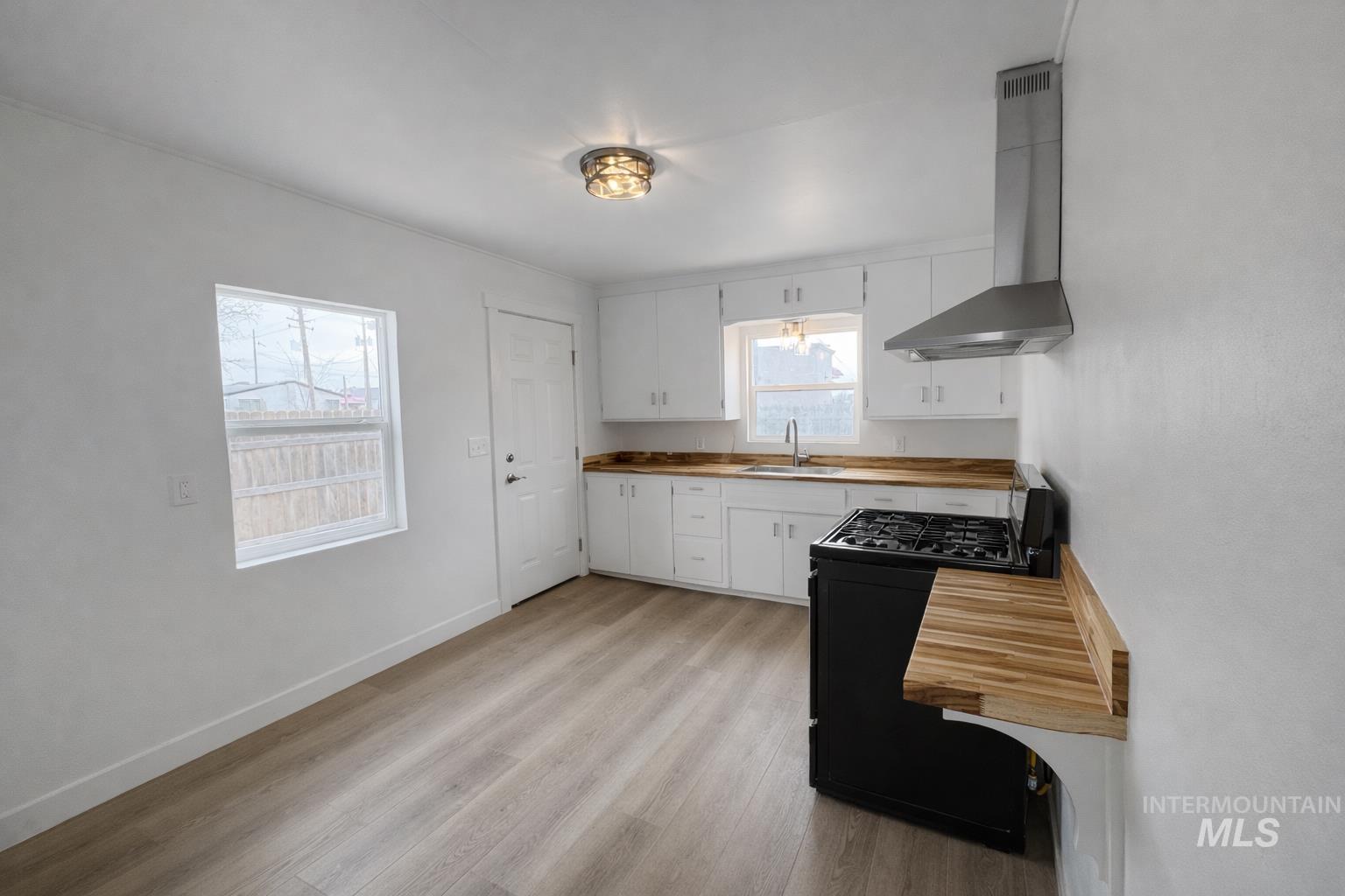 2 E Bates Ave, Parma, Idaho 83660, 2 Bedrooms, 1 Bathroom, Residential For Sale, Price $269,900, 98978229