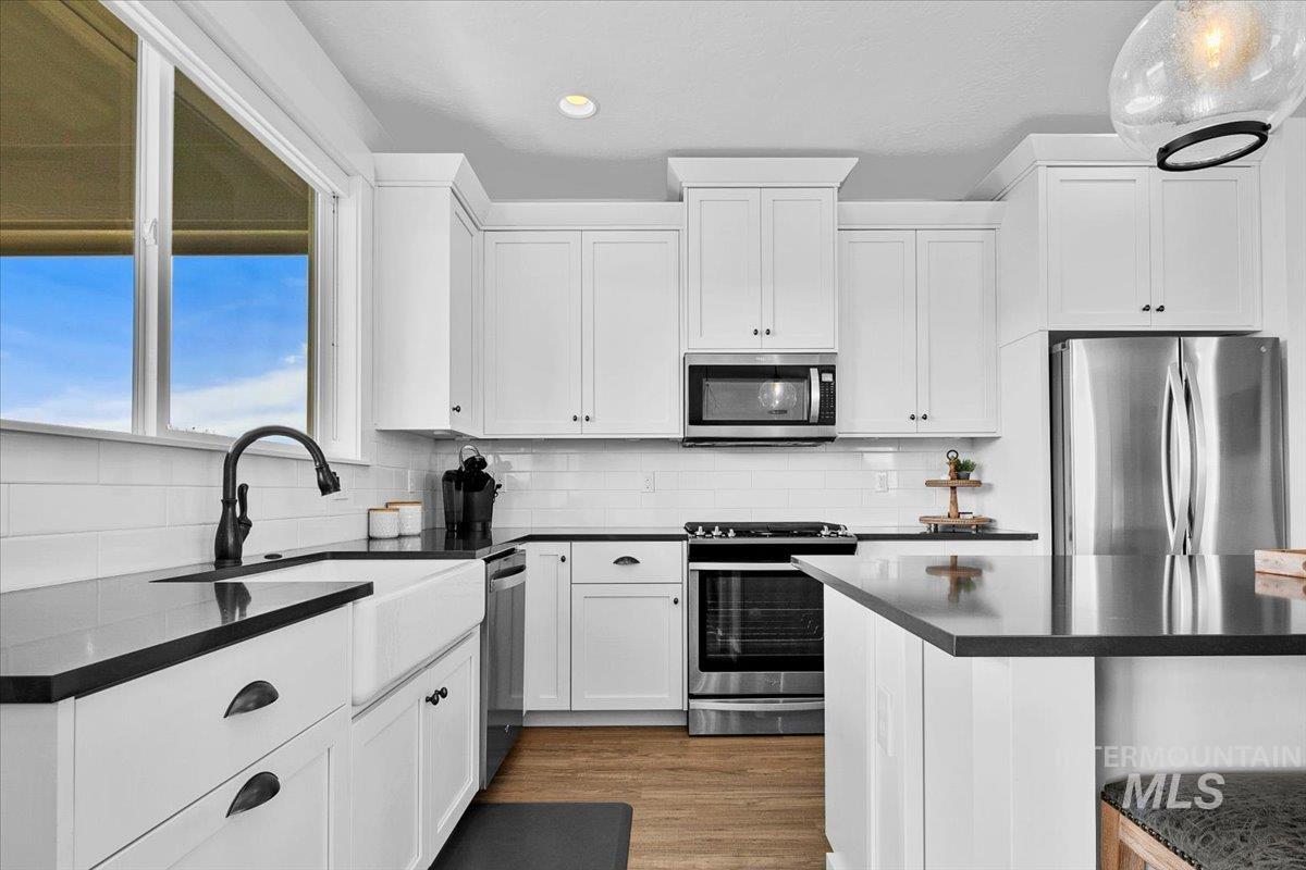 2085 N Concha Ct, Middleton, Idaho 83644, 3 Bedrooms, 2.5 Bathrooms, Residential For Sale, Price $589,000, 98978230