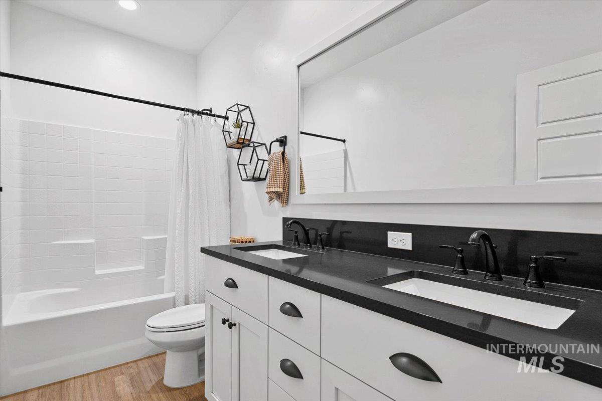 2085 N Concha Ct, Middleton, Idaho 83644, 3 Bedrooms, 2.5 Bathrooms, Residential For Sale, Price $589,000, 98978230