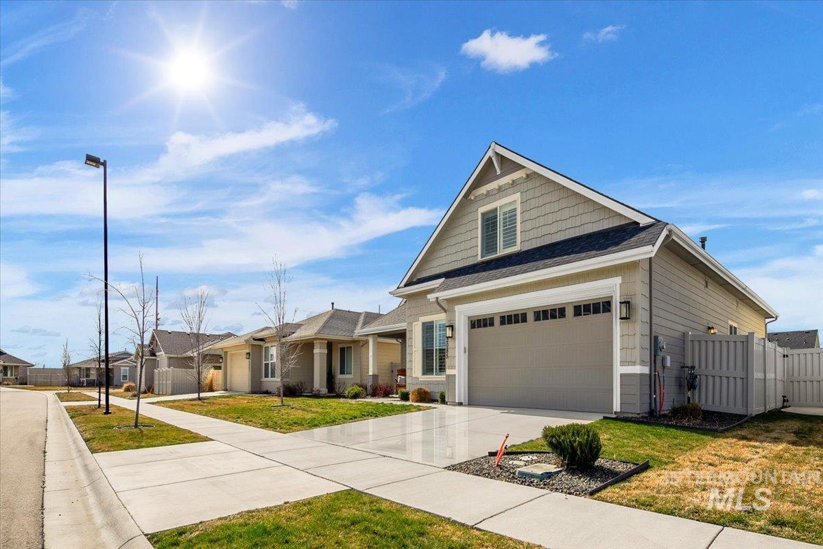 2085 N Concha Ct, Middleton, Idaho 83644, 3 Bedrooms, 2.5 Bathrooms, Residential For Sale, Price $589,000, 98978230