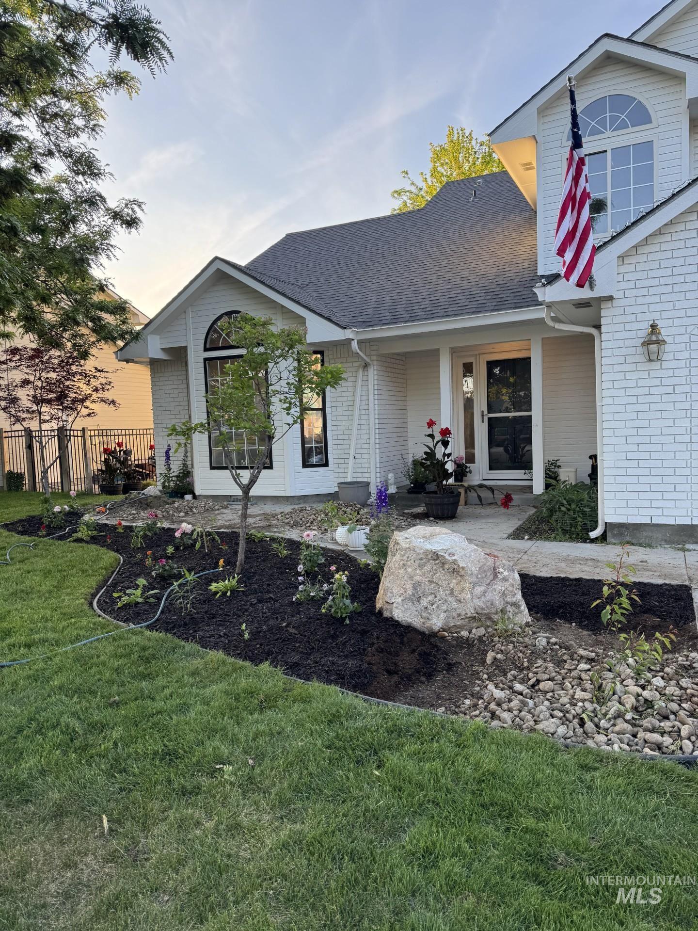 1120 W Clarinda Dr, Meridian, Idaho 83642-2074, 3 Bedrooms, 3 Bathrooms, Residential For Sale, Price $569,900,MLS 98978234