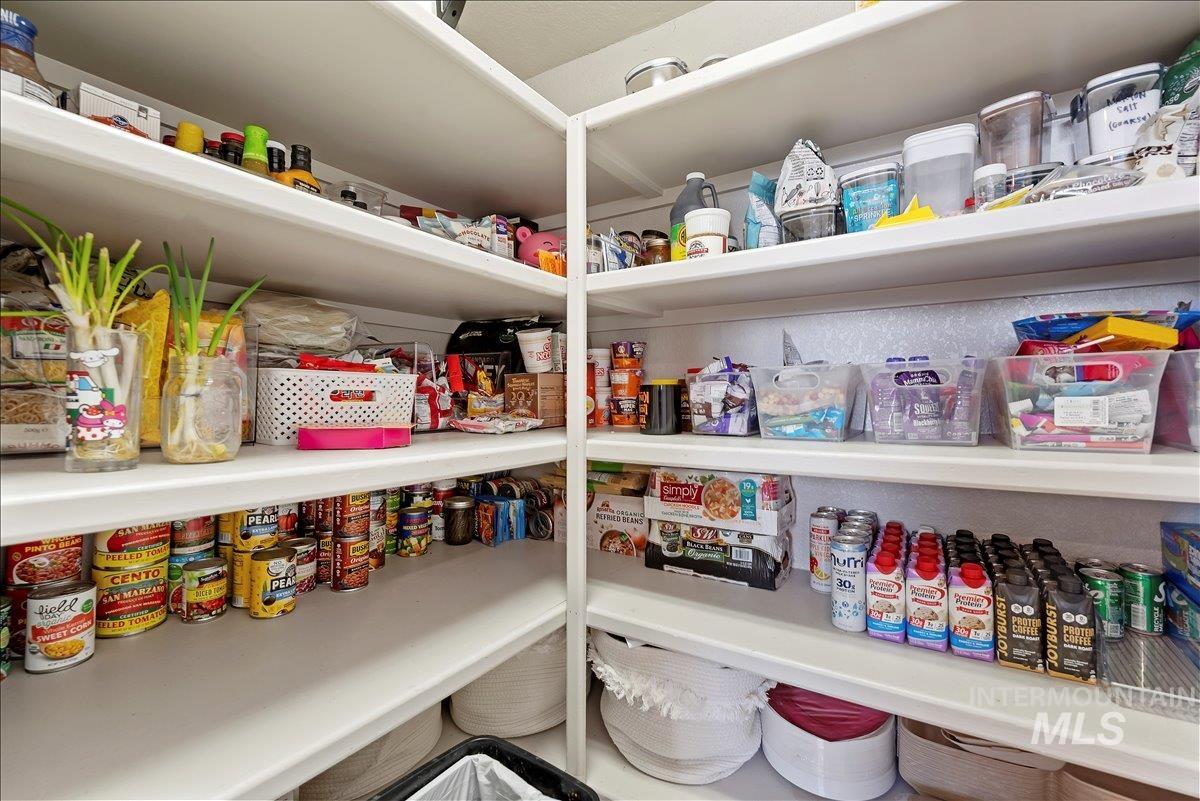 1120 W Clarinda Dr, Meridian, Idaho 83642-2074, 3 Bedrooms, 3 Bathrooms, Residential For Sale, Price $559,000,MLS 98978234