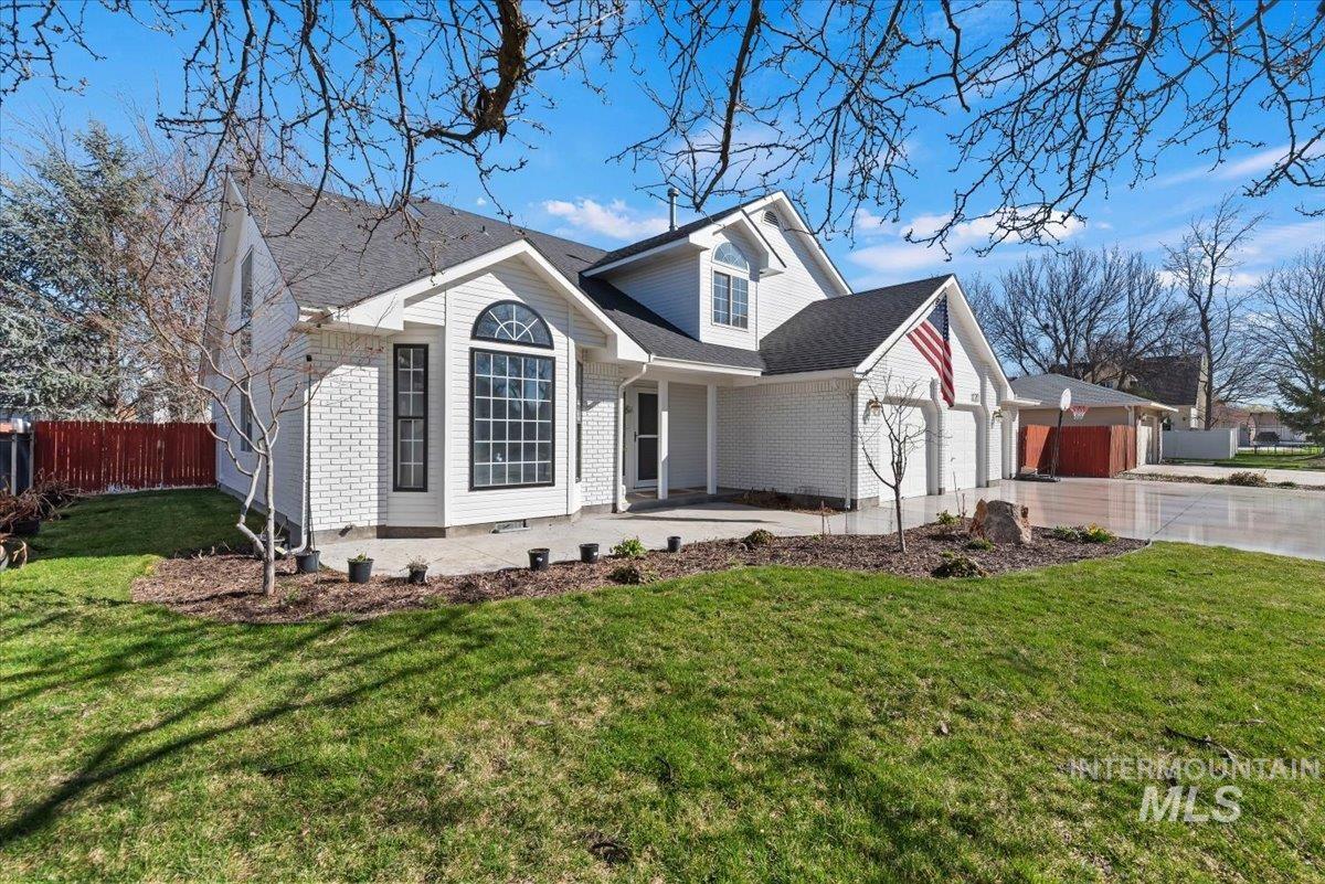 1120 W Clarinda Dr, Meridian, Idaho 83642-2074, 3 Bedrooms, 3 Bathrooms, Residential For Sale, Price $559,000,MLS 98978234