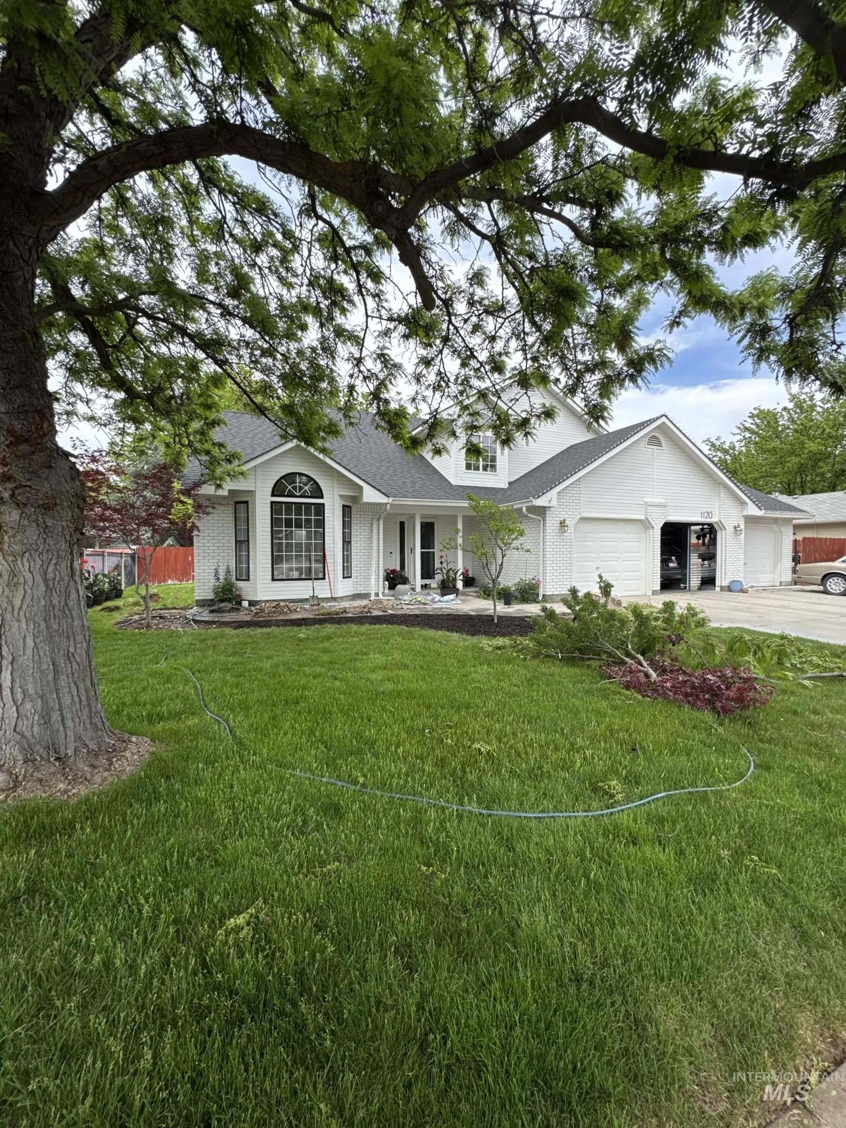 1120 W Clarinda Dr, Meridian, Idaho 83642-2074, 3 Bedrooms, 3 Bathrooms, Residential For Sale, Price $569,900,MLS 98978234