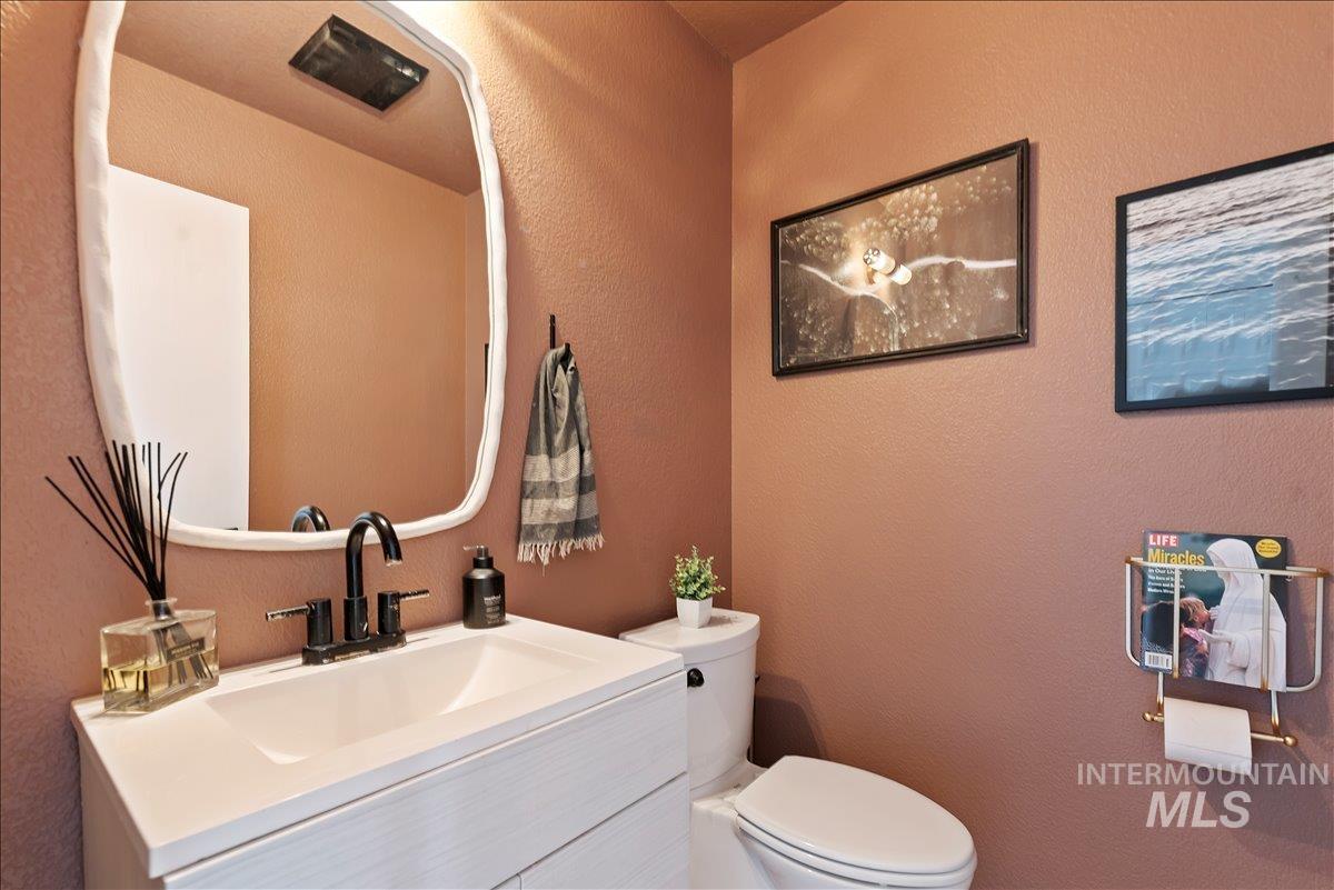 1120 W Clarinda Dr, Meridian, Idaho 83642-2074, 3 Bedrooms, 3 Bathrooms, Residential For Sale, Price $559,000,MLS 98978234