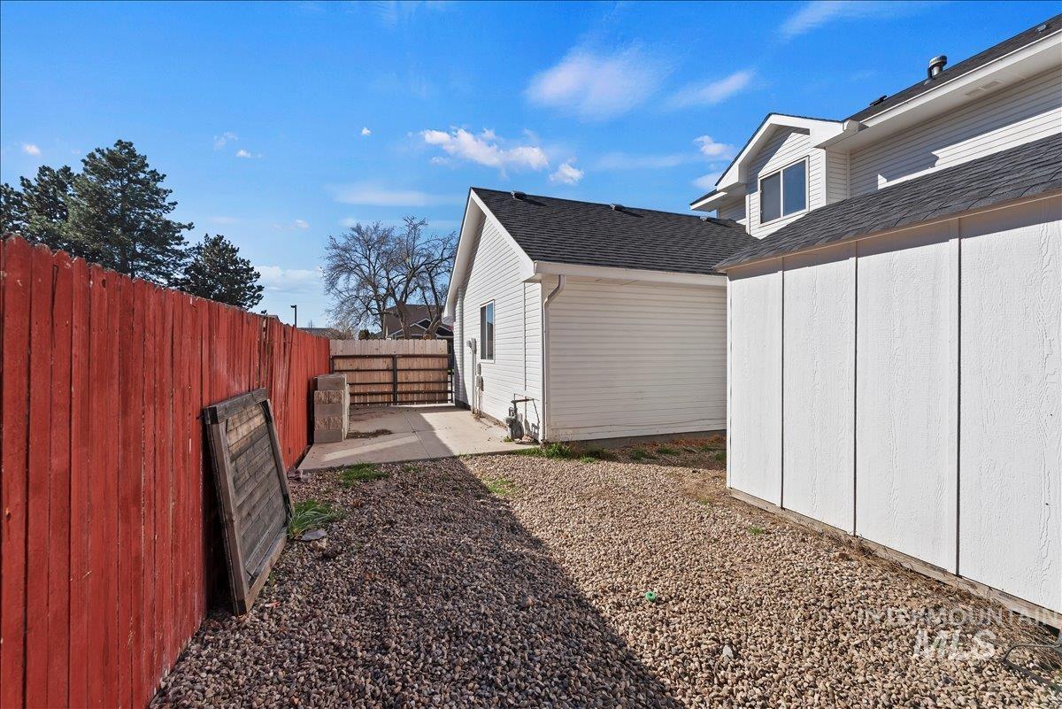 1120 W Clarinda Dr, Meridian, Idaho 83642-2074, 3 Bedrooms, 3 Bathrooms, Residential For Sale, Price $559,000,MLS 98978234