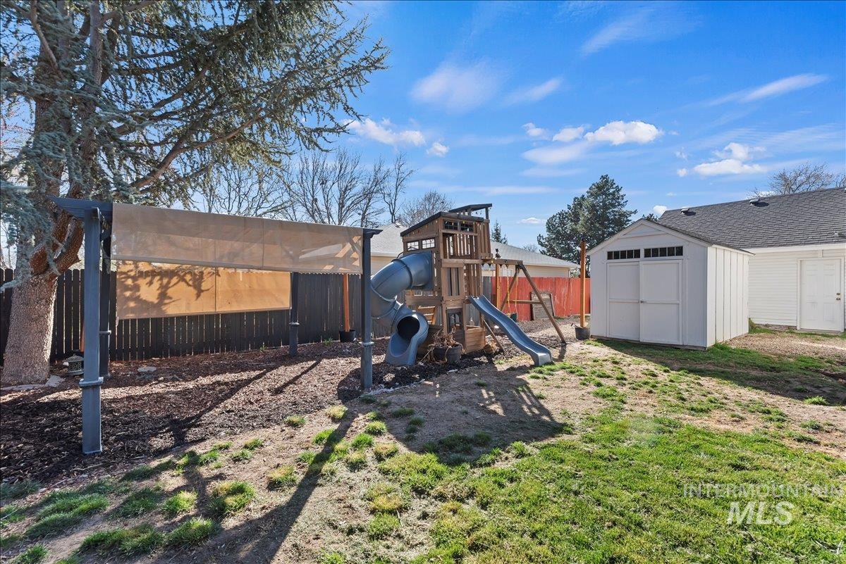 1120 W Clarinda Dr, Meridian, Idaho 83642-2074, 3 Bedrooms, 3 Bathrooms, Residential For Sale, Price $559,000,MLS 98978234