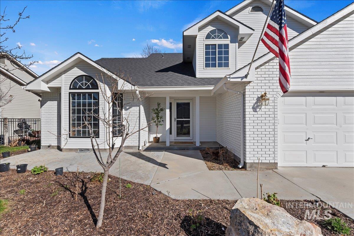 1120 W Clarinda Dr, Meridian, Idaho 83642-2074, 3 Bedrooms, 3 Bathrooms, Residential For Sale, Price $559,000,MLS 98978234