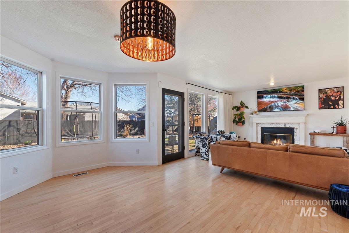 1120 W Clarinda Dr, Meridian, Idaho 83642-2074, 3 Bedrooms, 3 Bathrooms, Residential For Sale, Price $559,000,MLS 98978234