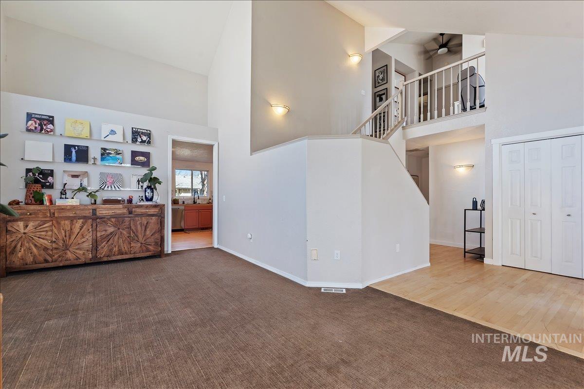 1120 W Clarinda Dr, Meridian, Idaho 83642-2074, 3 Bedrooms, 3 Bathrooms, Residential For Sale, Price $559,000,MLS 98978234