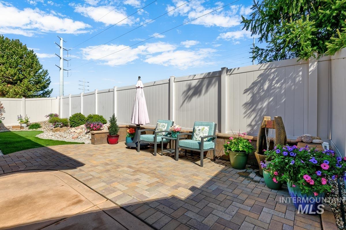 1928 E Mountain Man Dr, Meridian, Idaho 83646, 3 Bedrooms, 2 Bathrooms, Residential For Sale, Price $585,000,MLS 98978235