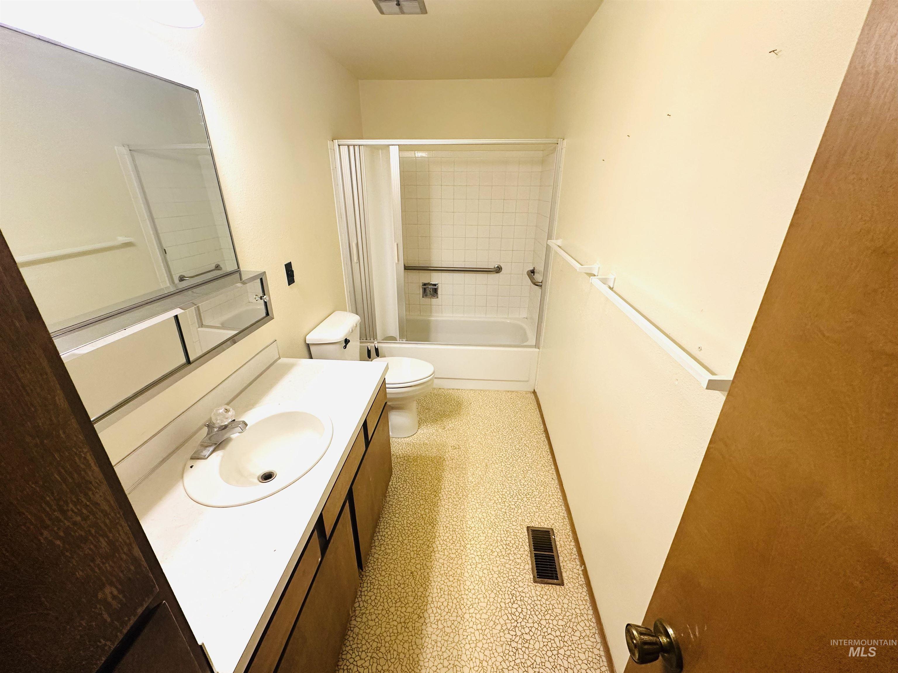 1111 W D ST, Vale, Oregon 97914, 3 Bedrooms, 2 Bathrooms, Residential For Sale, Price $280,000,MLS 98978236