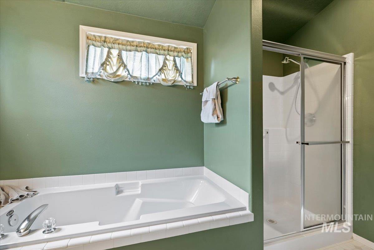 3711 W Angelica Dr, Meridian, Idaho 83646-9023, 3 Bedrooms, 2 Bathrooms, Residential For Sale, Price $499,900,MLS 98978237