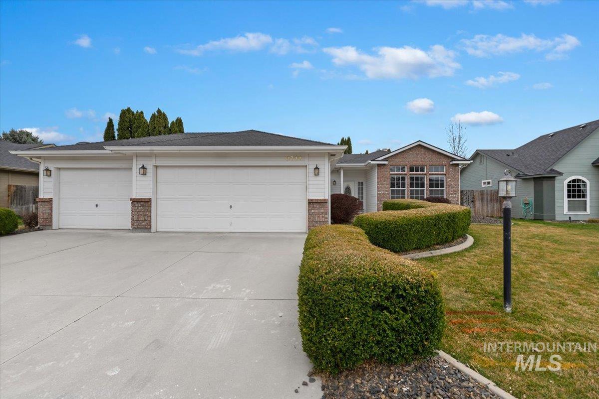 3711 W Angelica Dr, Meridian, Idaho 83646-9023, 3 Bedrooms, 2 Bathrooms, Residential For Sale, Price $499,900,MLS 98978237