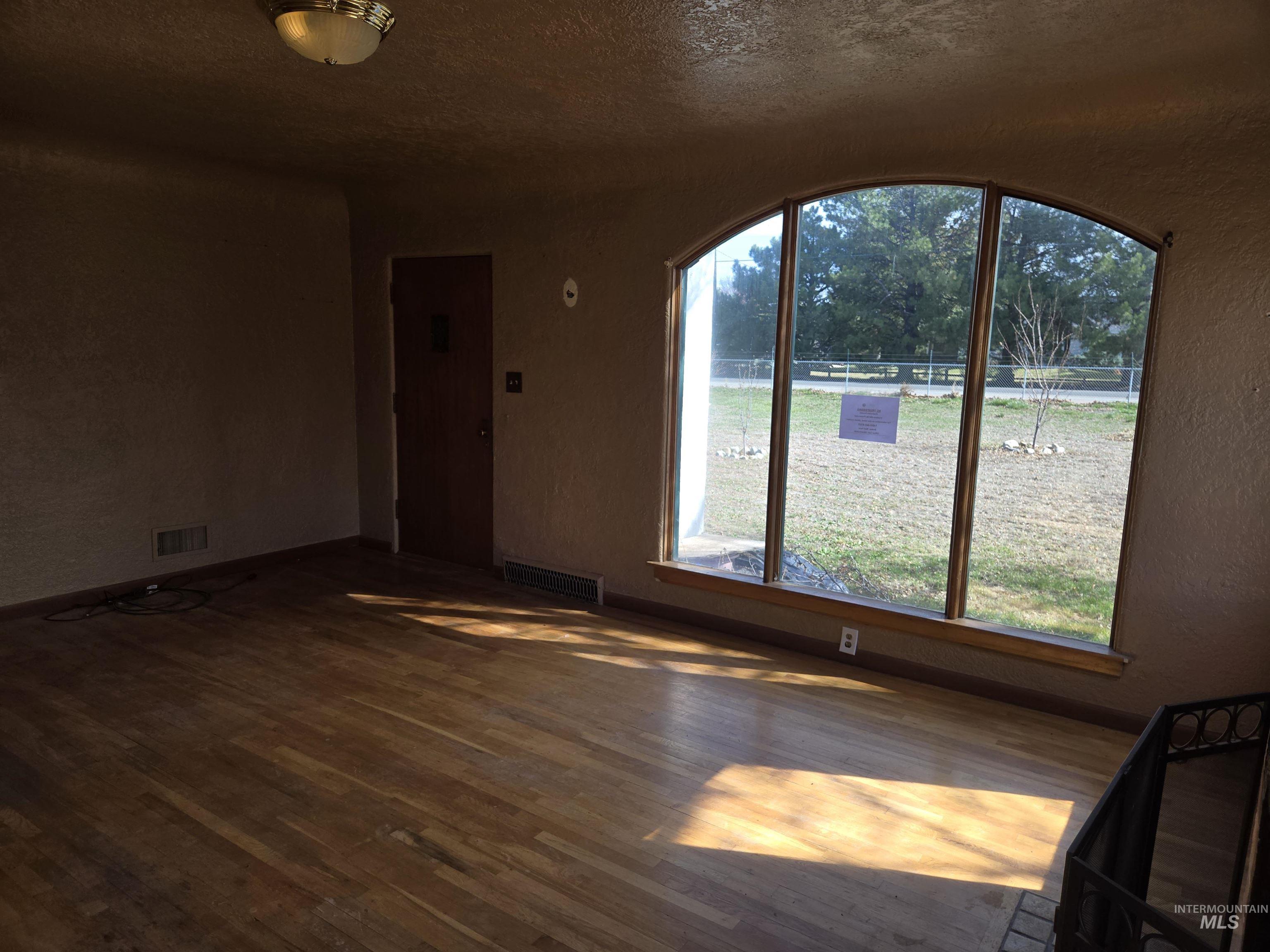 905 Main Street South, Kimberly, Idaho 83341, 3 Bedrooms, 2 Bathrooms, Residential For Sale, Price $241,000,MLS 98978238