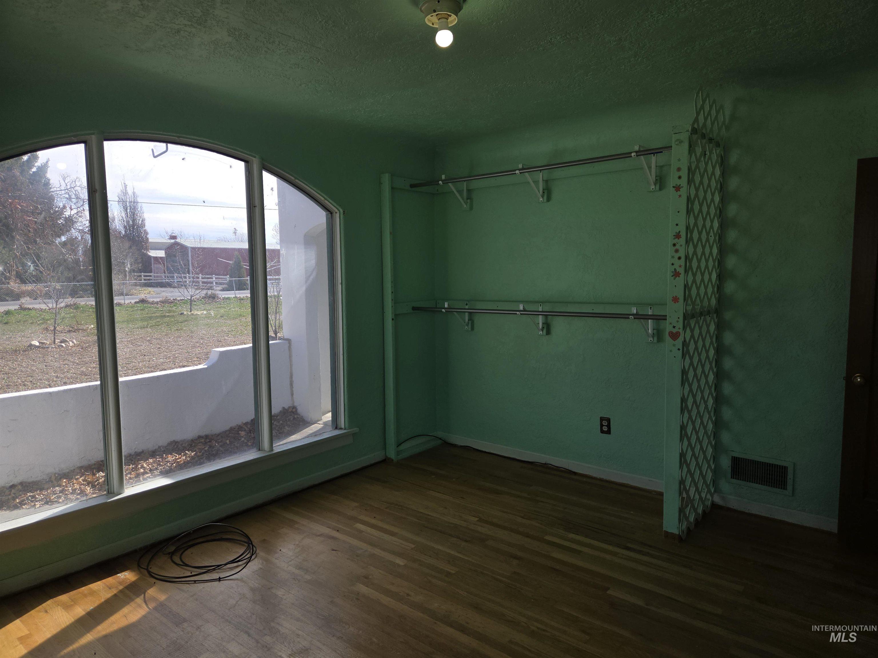 905 Main Street South, Kimberly, Idaho 83341, 3 Bedrooms, 2 Bathrooms, Residential For Sale, Price $241,000,MLS 98978238