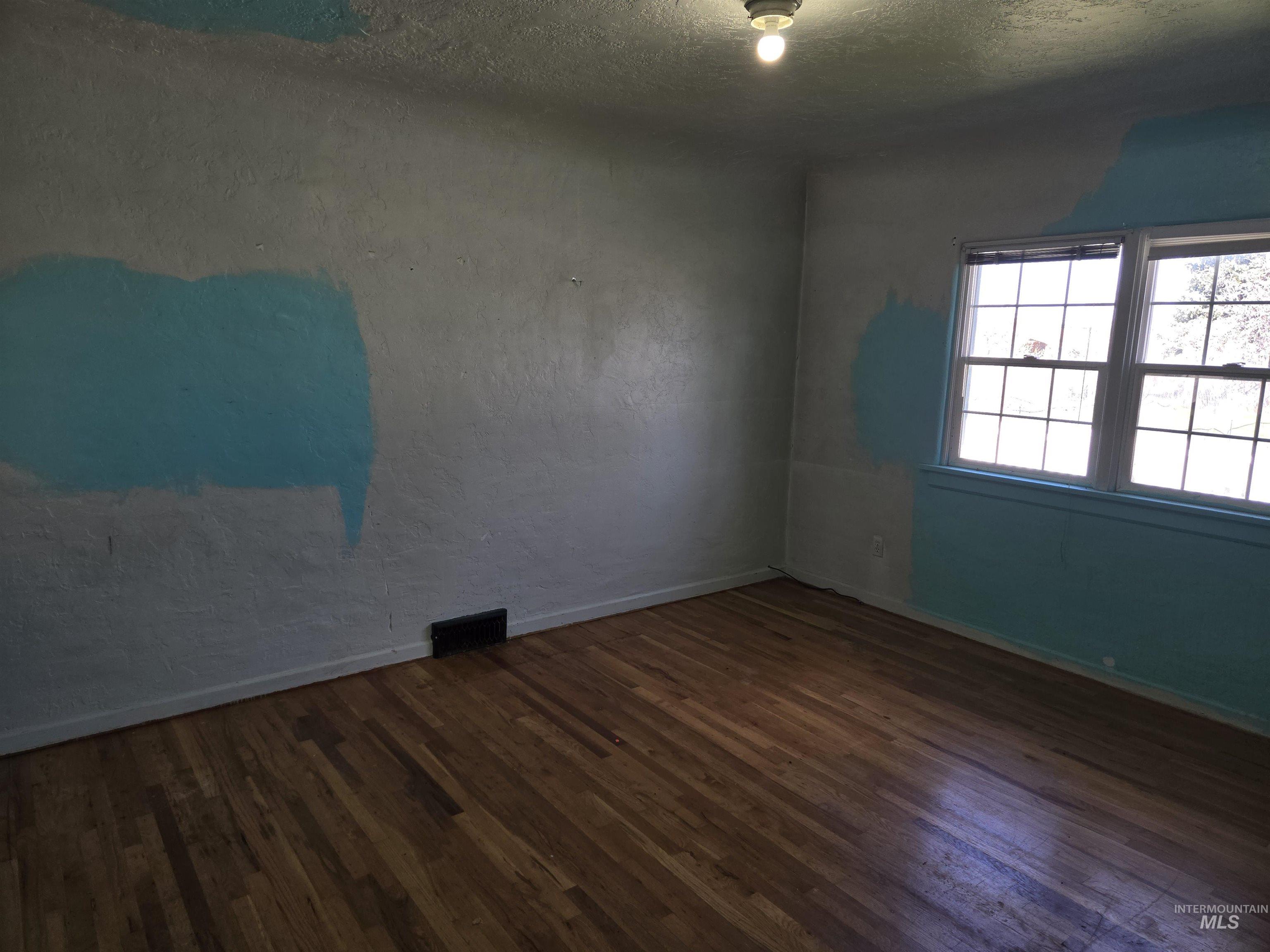 905 Main Street South, Kimberly, Idaho 83341, 3 Bedrooms, 2 Bathrooms, Residential For Sale, Price $241,000,MLS 98978238