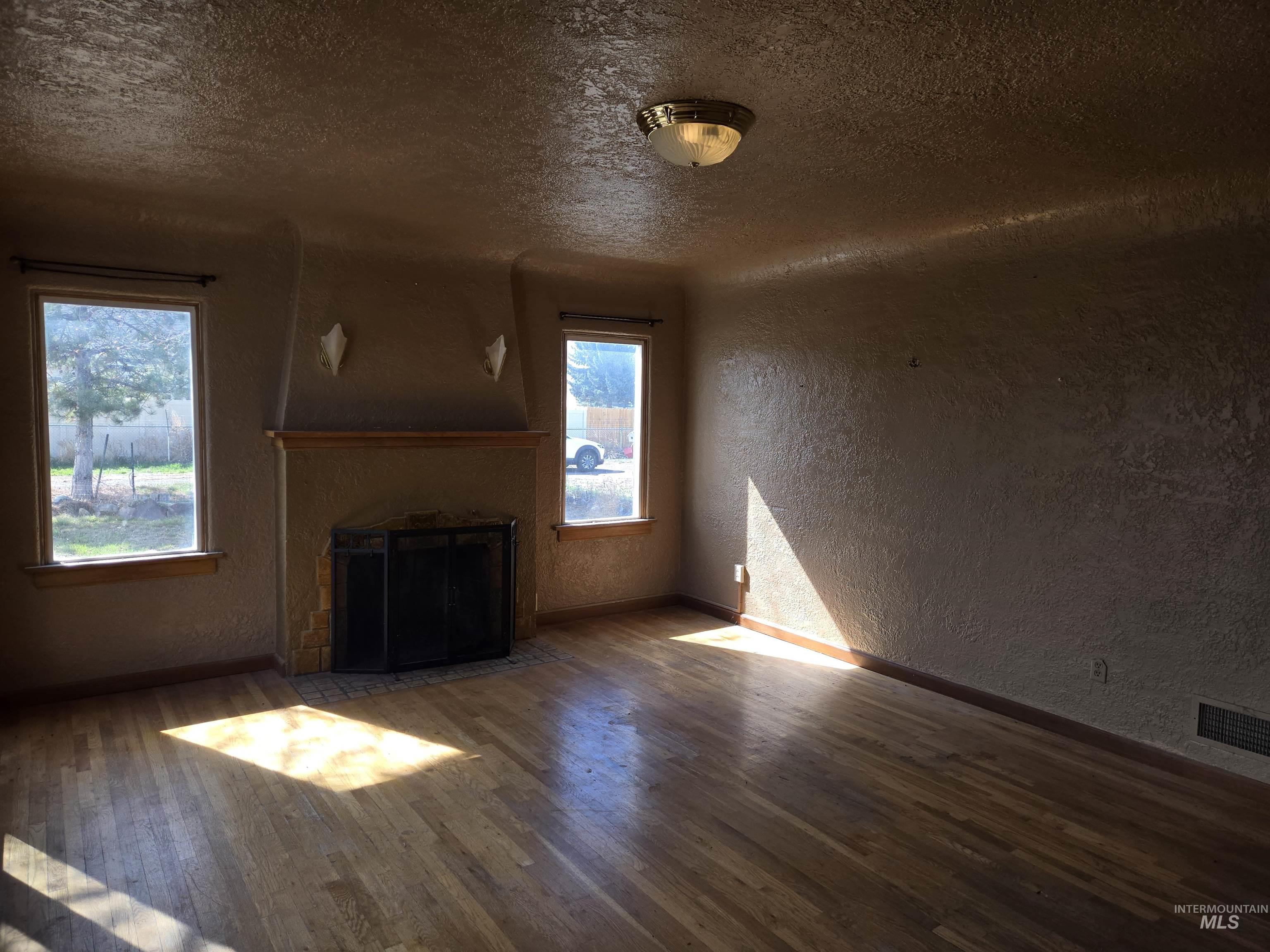 905 Main Street South, Kimberly, Idaho 83341, 3 Bedrooms, 2 Bathrooms, Residential For Sale, Price $241,000,MLS 98978238