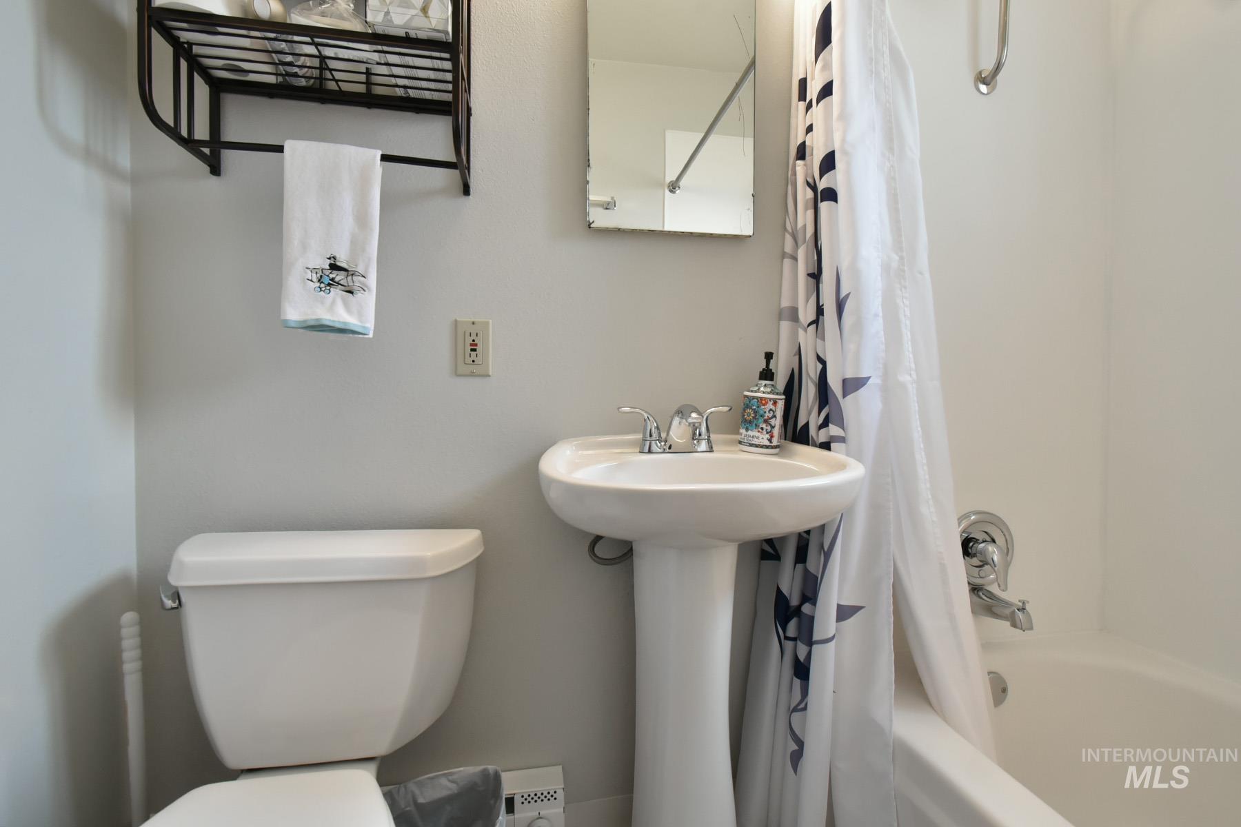 5505 N Hwy 95, Potlatch, Idaho 83855, 2 Bedrooms, 1 Bathroom, Residential Income For Sale, Price $859,000,MLS 98978241