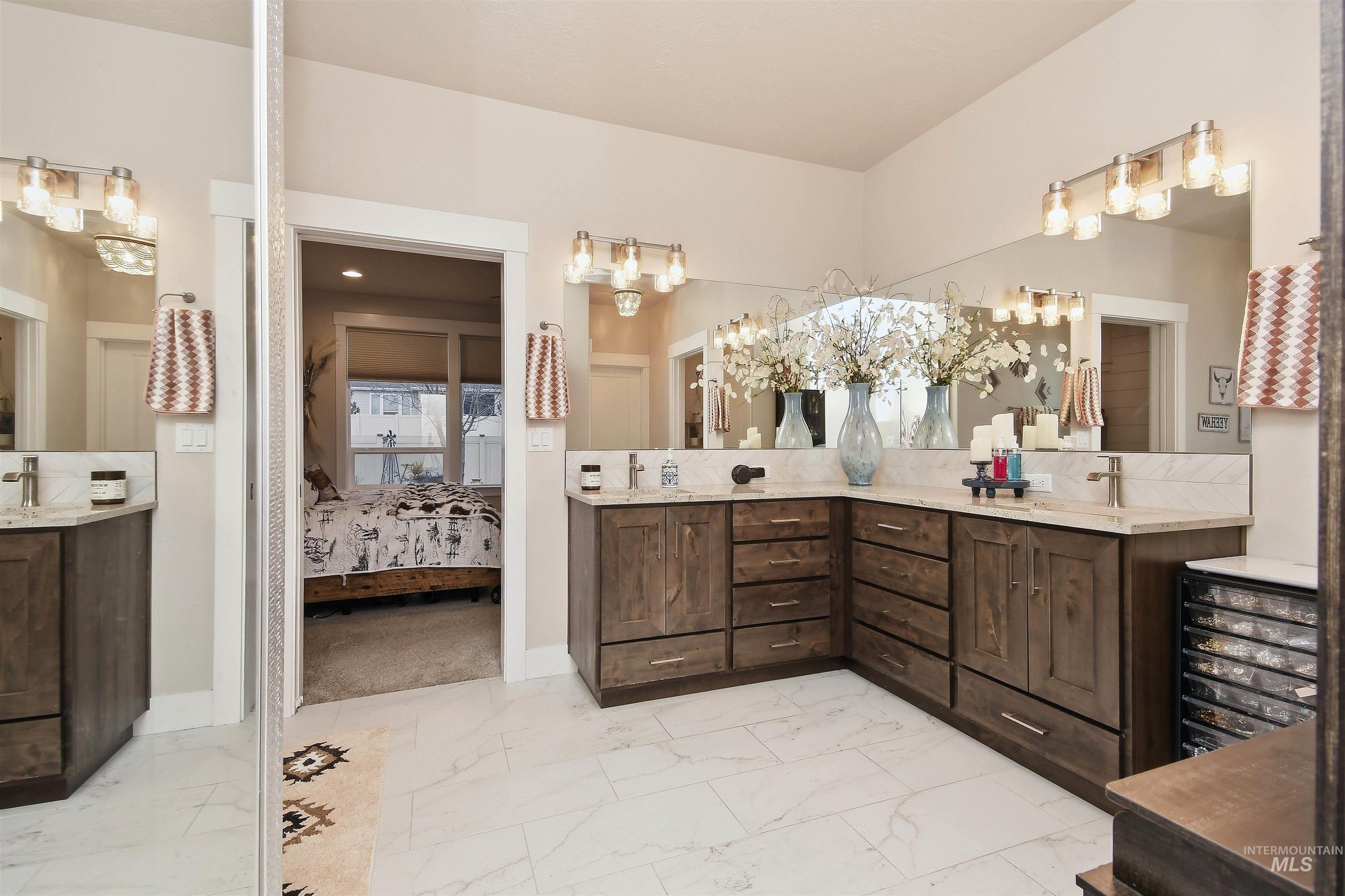 12174 W Lacerta Street, Star, Idaho 83669, 4 Bedrooms, 3.5 Bathrooms, Residential For Sale, Price $999,999, 98978242