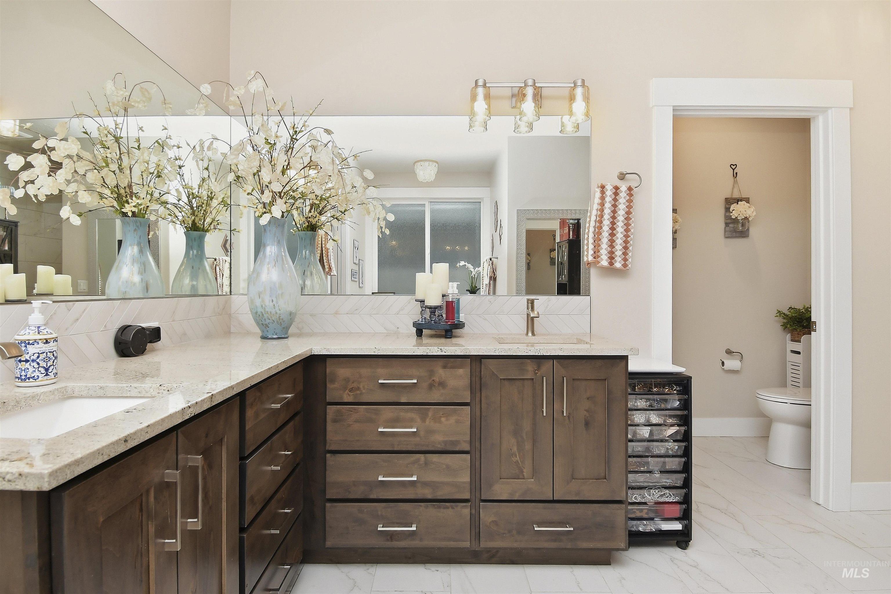 12174 W Lacerta Street, Star, Idaho 83669, 4 Bedrooms, 3.5 Bathrooms, Residential For Sale, Price $999,999,MLS 98978242