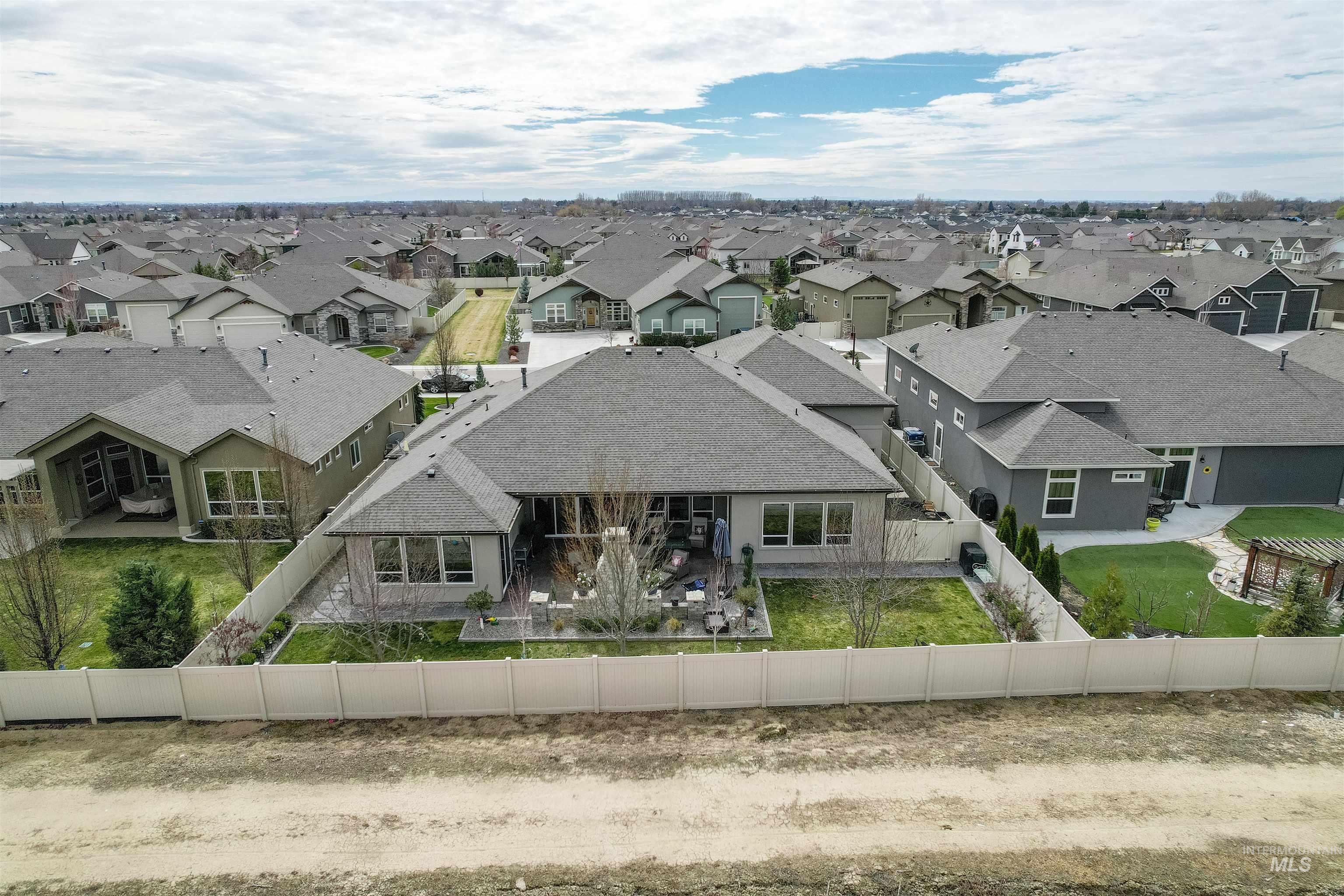 12174 W Lacerta Street, Star, Idaho 83669, 4 Bedrooms, 3.5 Bathrooms, Residential For Sale, Price $999,999, 98978242