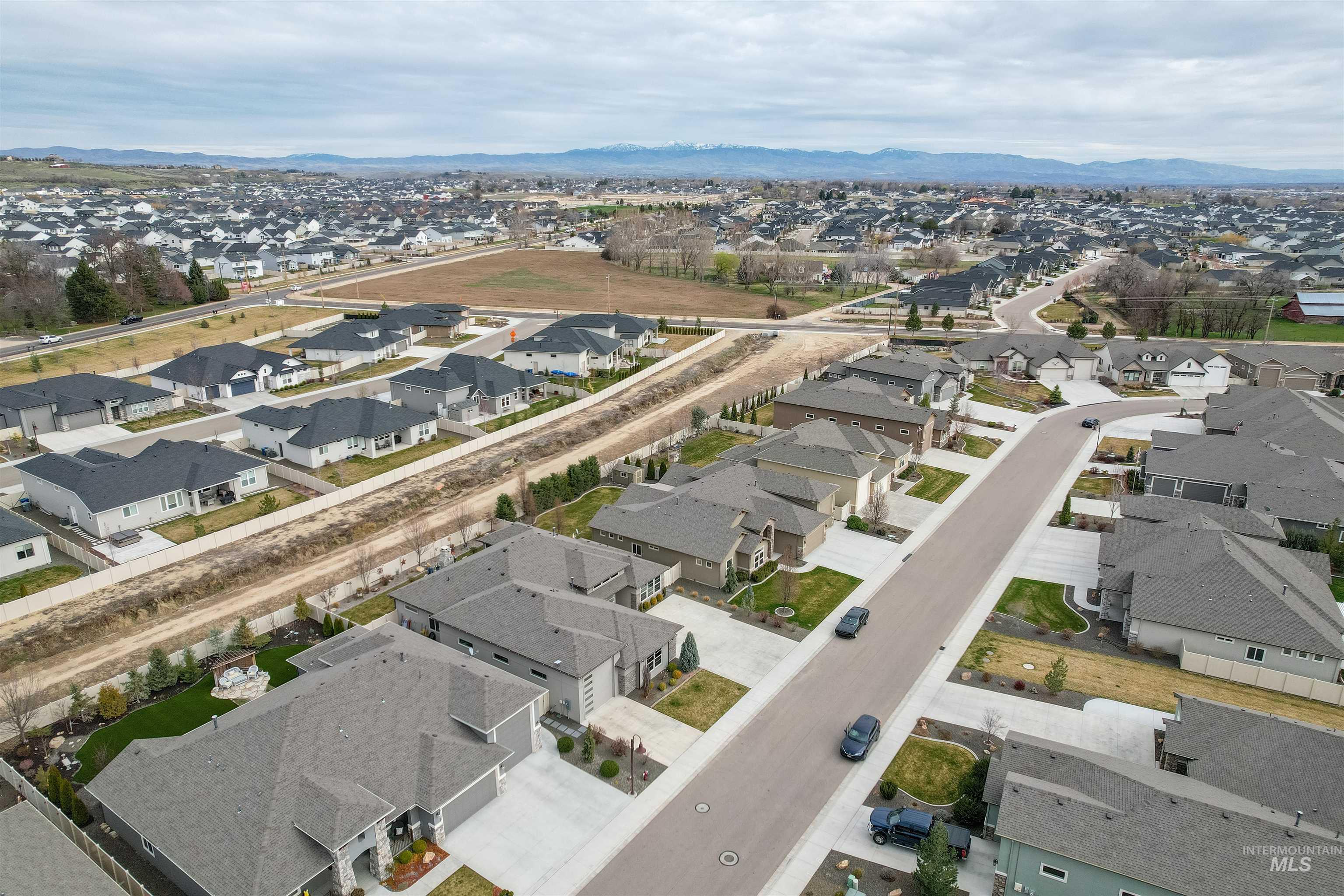 12174 W Lacerta Street, Star, Idaho 83669, 4 Bedrooms, 3.5 Bathrooms, Residential For Sale, Price $999,999, 98978242