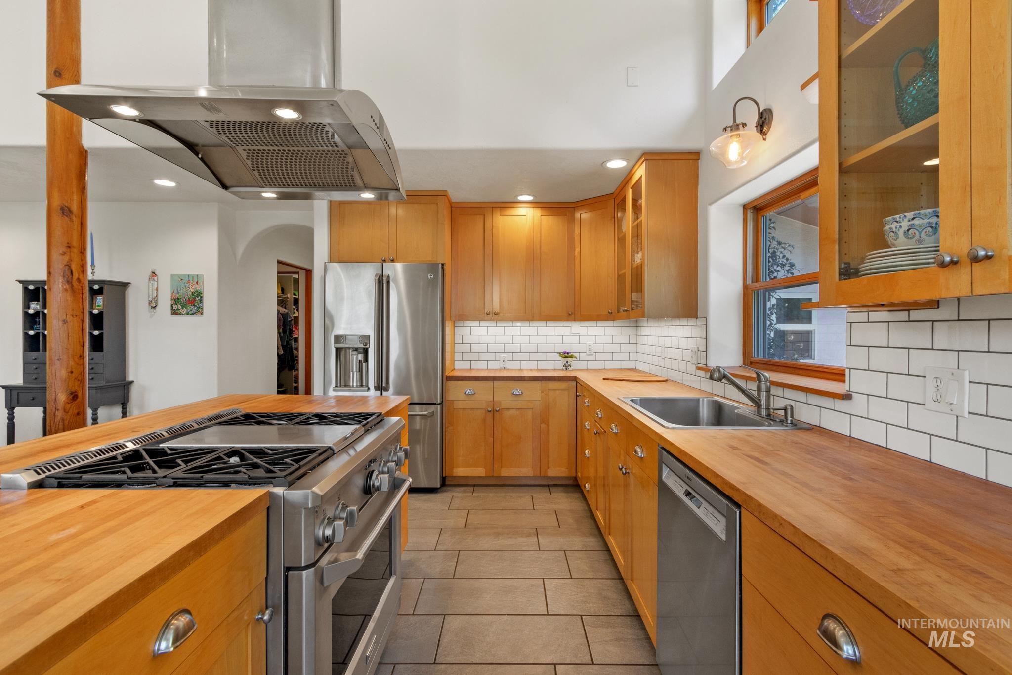 222 Rush Creek Road, Boise, Idaho 83716, 3 Bedrooms, 2.5 Bathrooms, Residential For Sale, Price $799,000,MLS 98978248