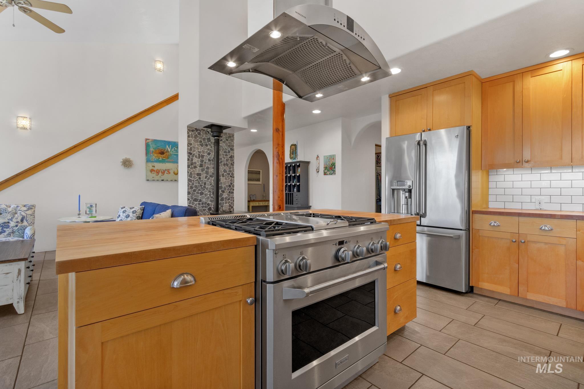 222 Rush Creek Road, Boise, Idaho 83716, 3 Bedrooms, 2.5 Bathrooms, Residential For Sale, Price $799,000,MLS 98978248