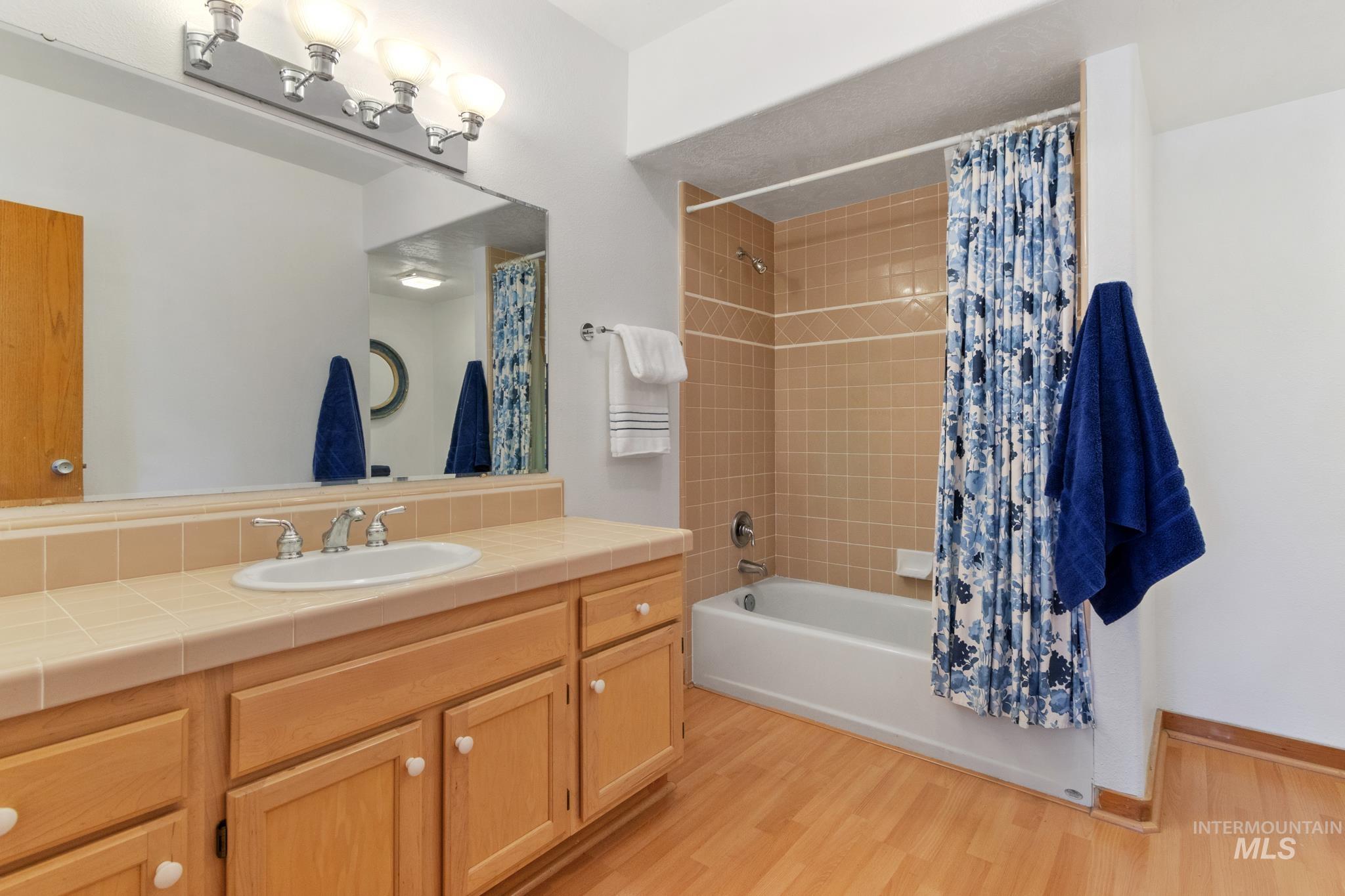 222 Rush Creek Road, Boise, Idaho 83716, 3 Bedrooms, 2.5 Bathrooms, Residential For Sale, Price $799,000,MLS 98978248