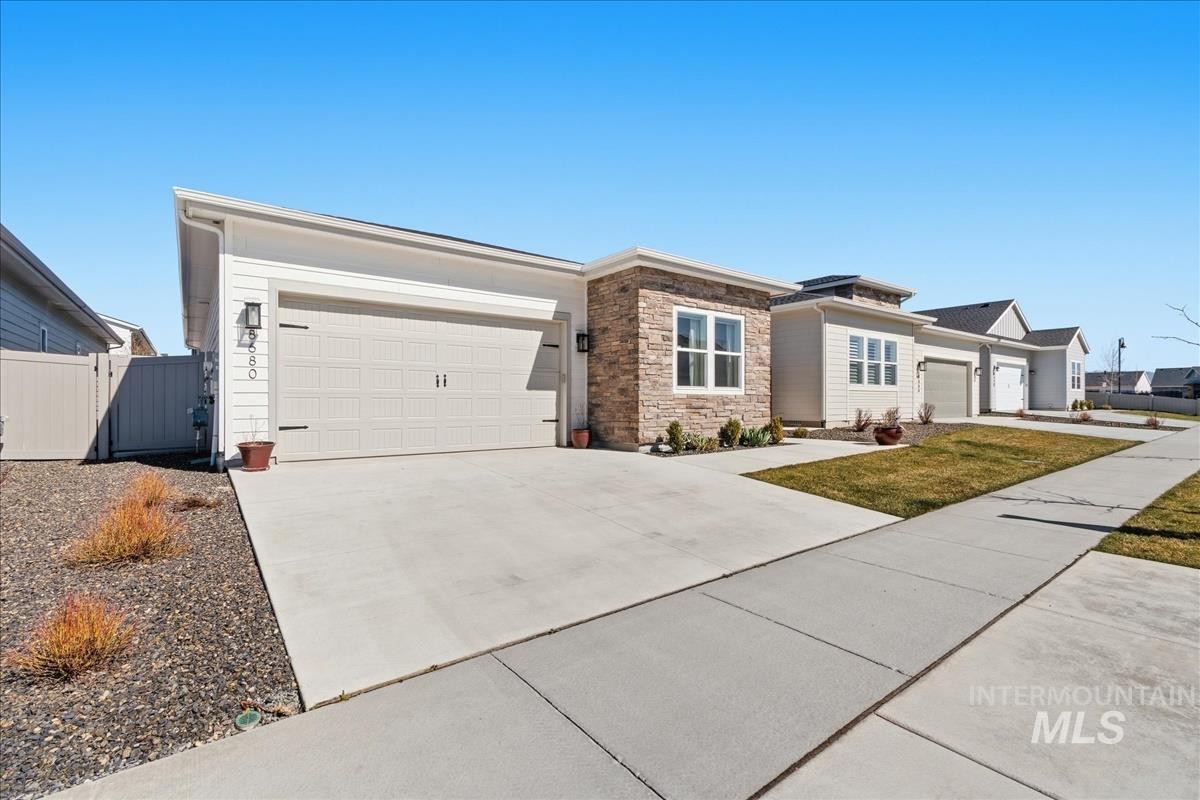 8680 W Pickett Creek St, Star, Idaho 83669, 2 Bedrooms, 2 Bathrooms, Residential For Sale, Price $599,900,MLS 98978252