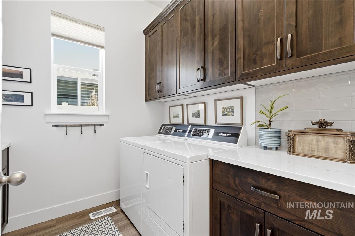 8680 W Pickett Creek St, Star, Idaho 83669, 2 Bedrooms, 2 Bathrooms, Residential For Sale, Price $599,900,MLS 98978252