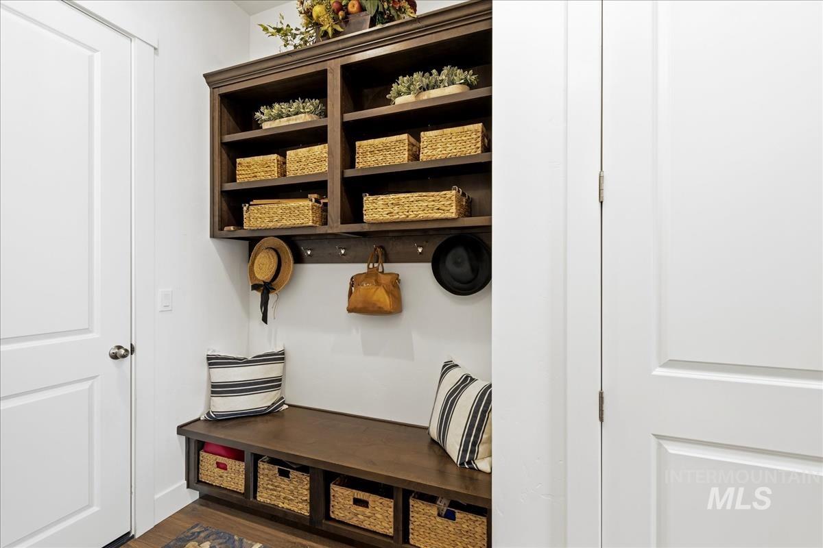 8680 W Pickett Creek St, Star, Idaho 83669, 2 Bedrooms, 2 Bathrooms, Residential For Sale, Price $599,900,MLS 98978252