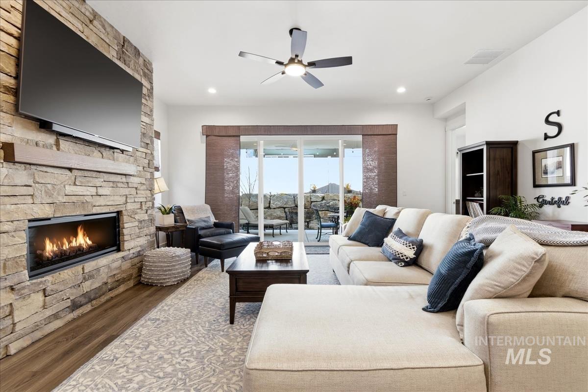 8680 W Pickett Creek St, Star, Idaho 83669, 2 Bedrooms, 2 Bathrooms, Residential For Sale, Price $599,900,MLS 98978252