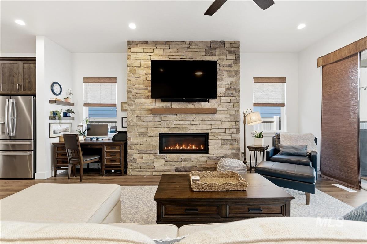 8680 W Pickett Creek St, Star, Idaho 83669, 2 Bedrooms, 2 Bathrooms, Residential For Sale, Price $599,900,MLS 98978252