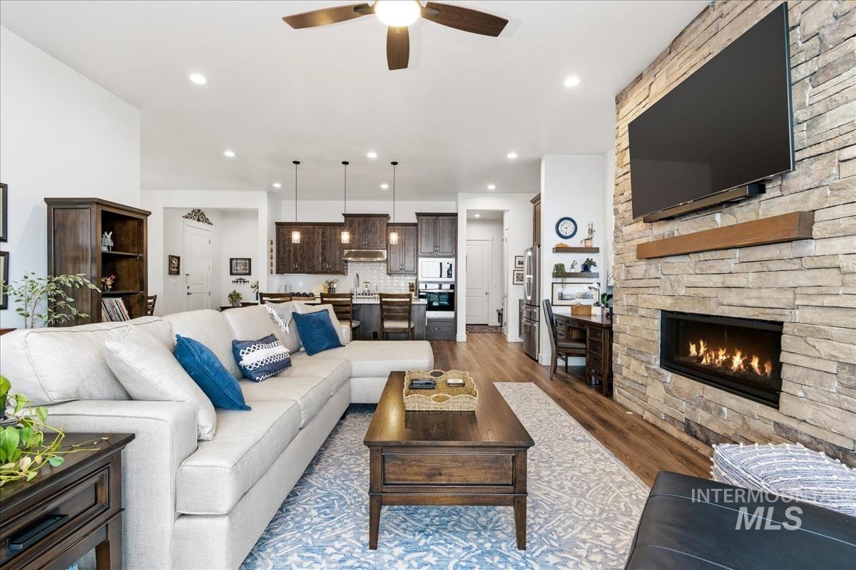 8680 W Pickett Creek St, Star, Idaho 83669, 2 Bedrooms, 2 Bathrooms, Residential For Sale, Price $599,900,MLS 98978252