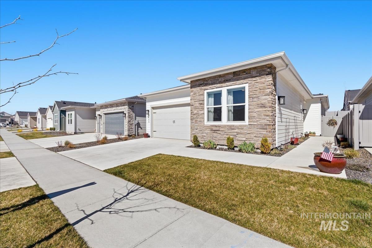 8680 W Pickett Creek St, Star, Idaho 83669, 2 Bedrooms, 2 Bathrooms, Residential For Sale, Price $599,900,MLS 98978252