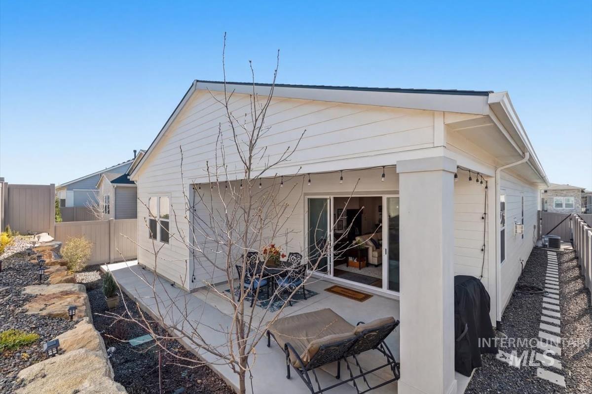 8680 W Pickett Creek St, Star, Idaho 83669, 2 Bedrooms, 2 Bathrooms, Residential For Sale, Price $599,900,MLS 98978252