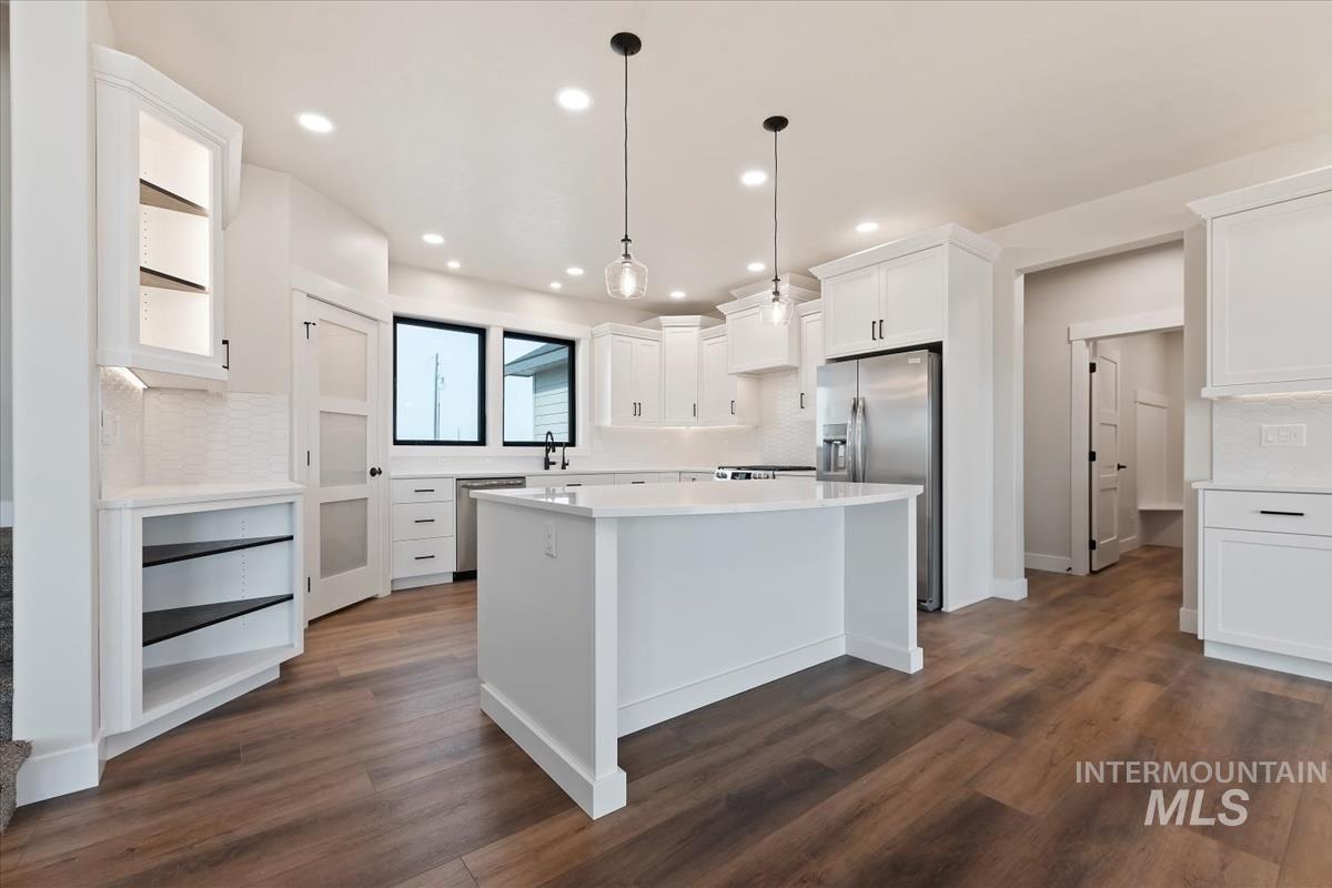 8650 SW El Camino Court, Mountain Home, Idaho 83647, 5 Bedrooms, 3 Bathrooms, Residential For Sale, Price $937,000, 98978254